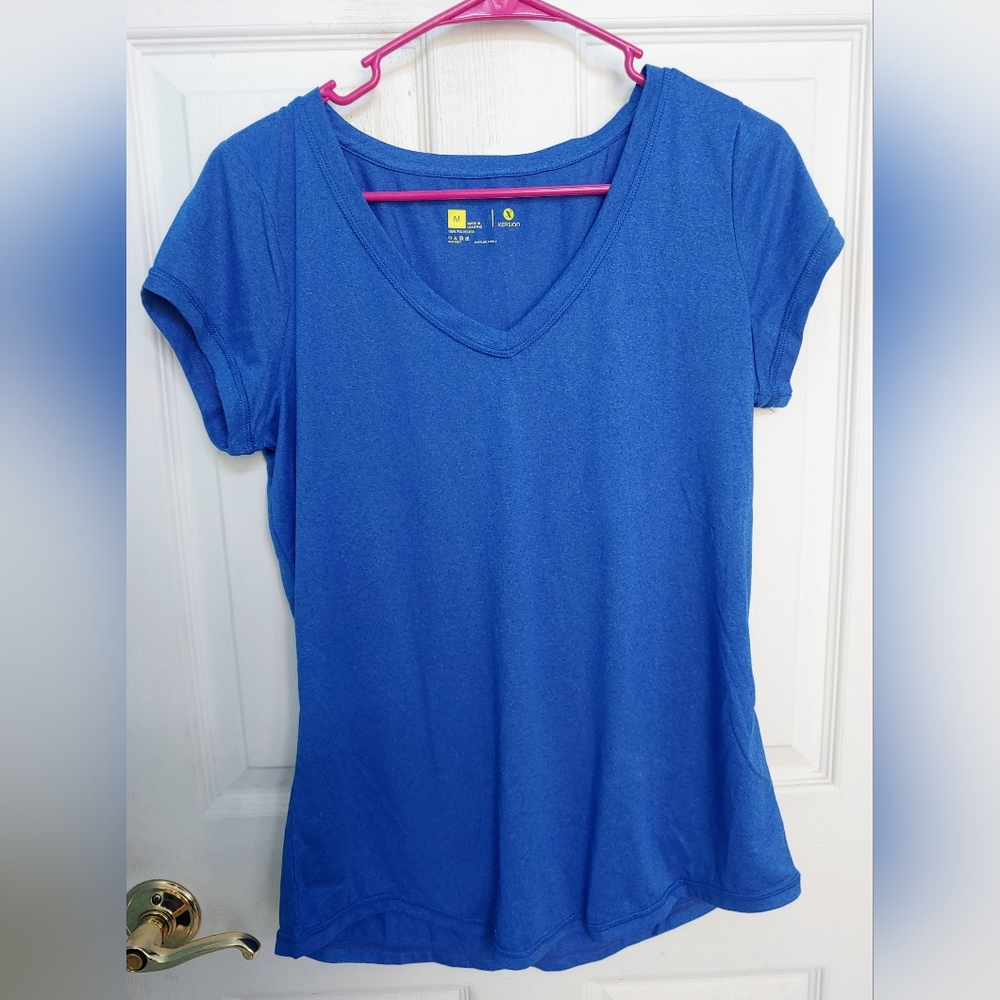 Xersion Size Medium Women's Blue V-neck tee - Picture 1 of 3